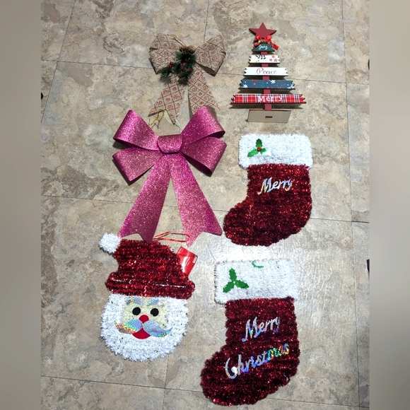 Selling 6 Christmas Decorations for $8 - Picture 1 of 8